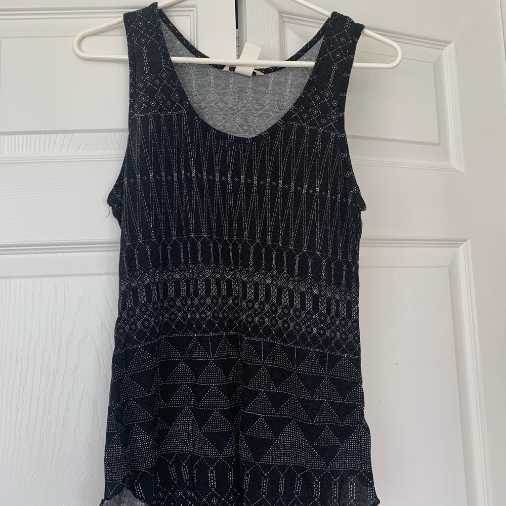 H&M Geometric Scoop Tank with Scallop Hem - M